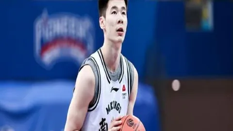 西汉姆主场口号声不断，利兹联客场态度迥异